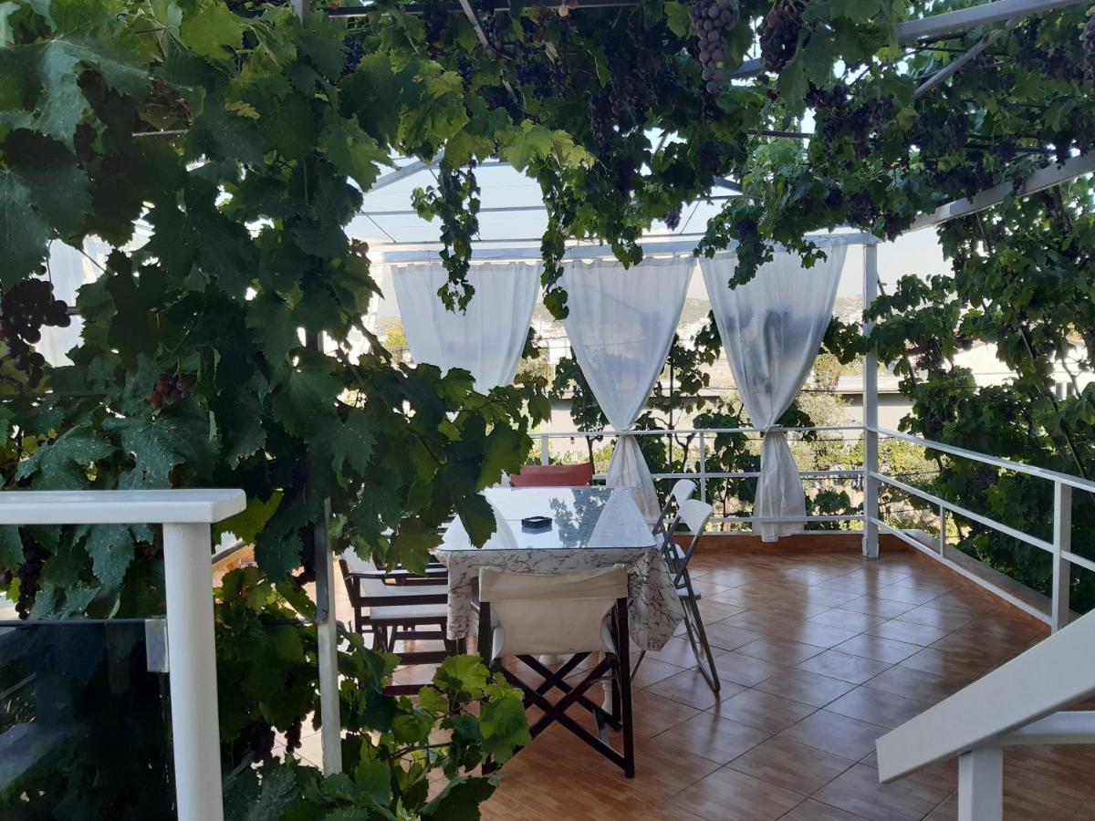 Collaku Apartment'S Вльора Екстер'єр фото