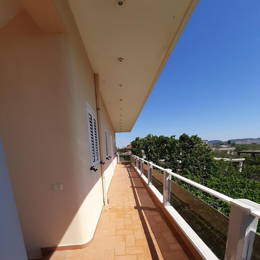 Collaku Apartment'S Вльора Екстер'єр фото