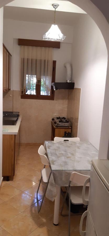 Collaku Apartment'S Вльора Екстер'єр фото