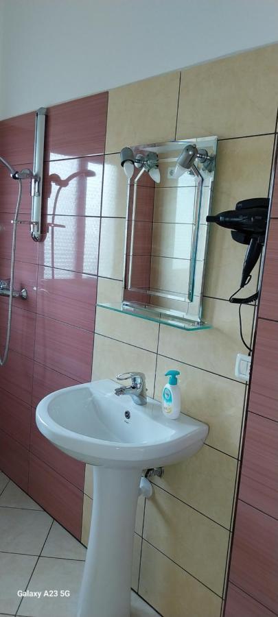 Collaku Apartment'S Вльора Екстер'єр фото