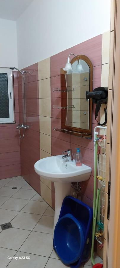 Collaku Apartment'S Вльора Екстер'єр фото