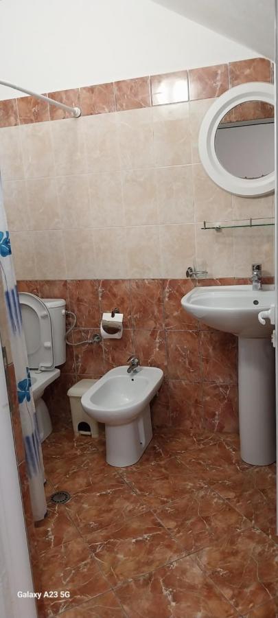 Collaku Apartment'S Вльора Екстер'єр фото