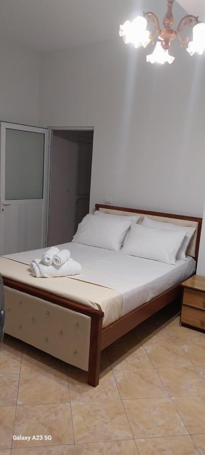 Collaku Apartment'S Вльора Екстер'єр фото