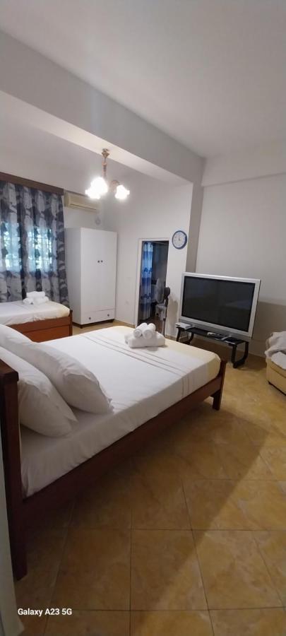 Collaku Apartment'S Вльора Екстер'єр фото