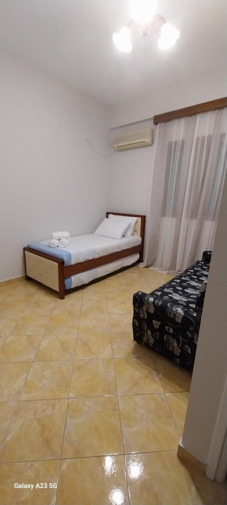 Collaku Apartment'S Вльора Екстер'єр фото