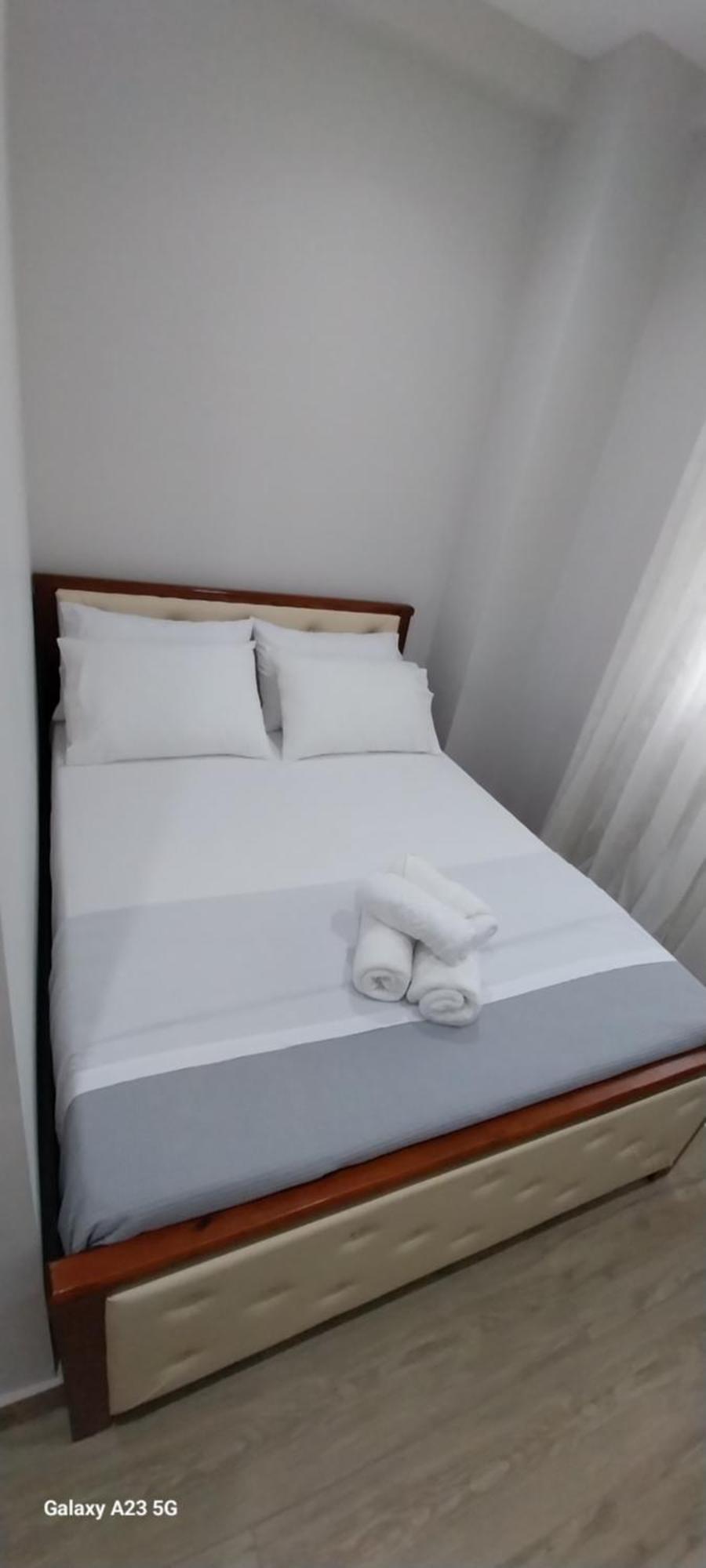 Collaku Apartment'S Вльора Екстер'єр фото